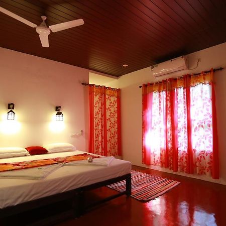 Marari John'S Beach Appartement Mararikulam Buitenkant foto