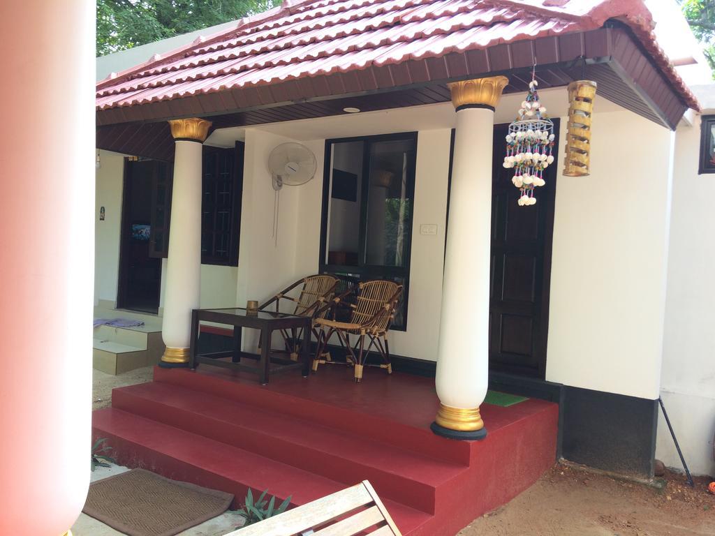 Marari John'S Beach Appartement Mararikulam Buitenkant foto