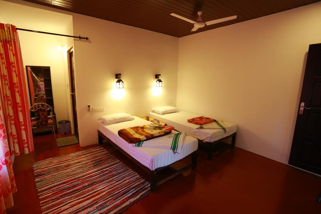 Marari John'S Beach Appartement Mararikulam Buitenkant foto