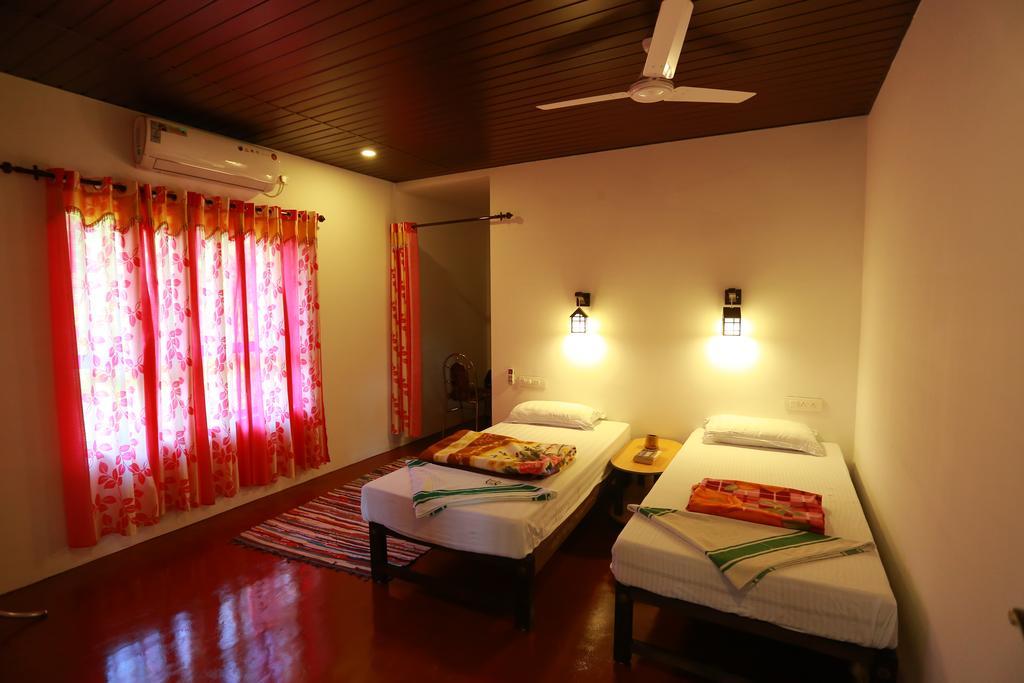 Marari John'S Beach Appartement Mararikulam Buitenkant foto