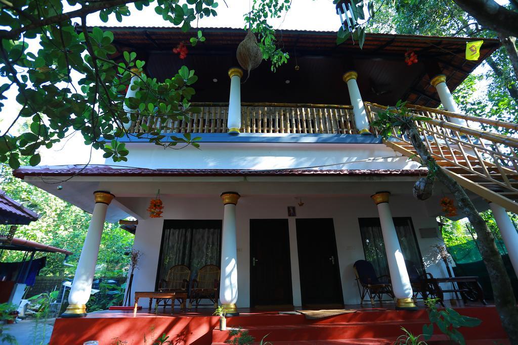 Marari John'S Beach Appartement Mararikulam Buitenkant foto